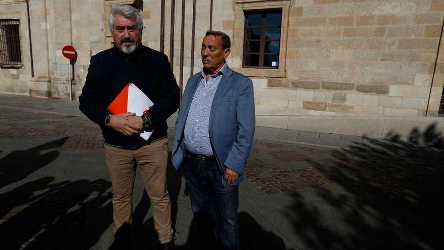 El procurador de Ciudadanos José Ignacio Delgado y el coordinador provincial José Antonio Requejo.