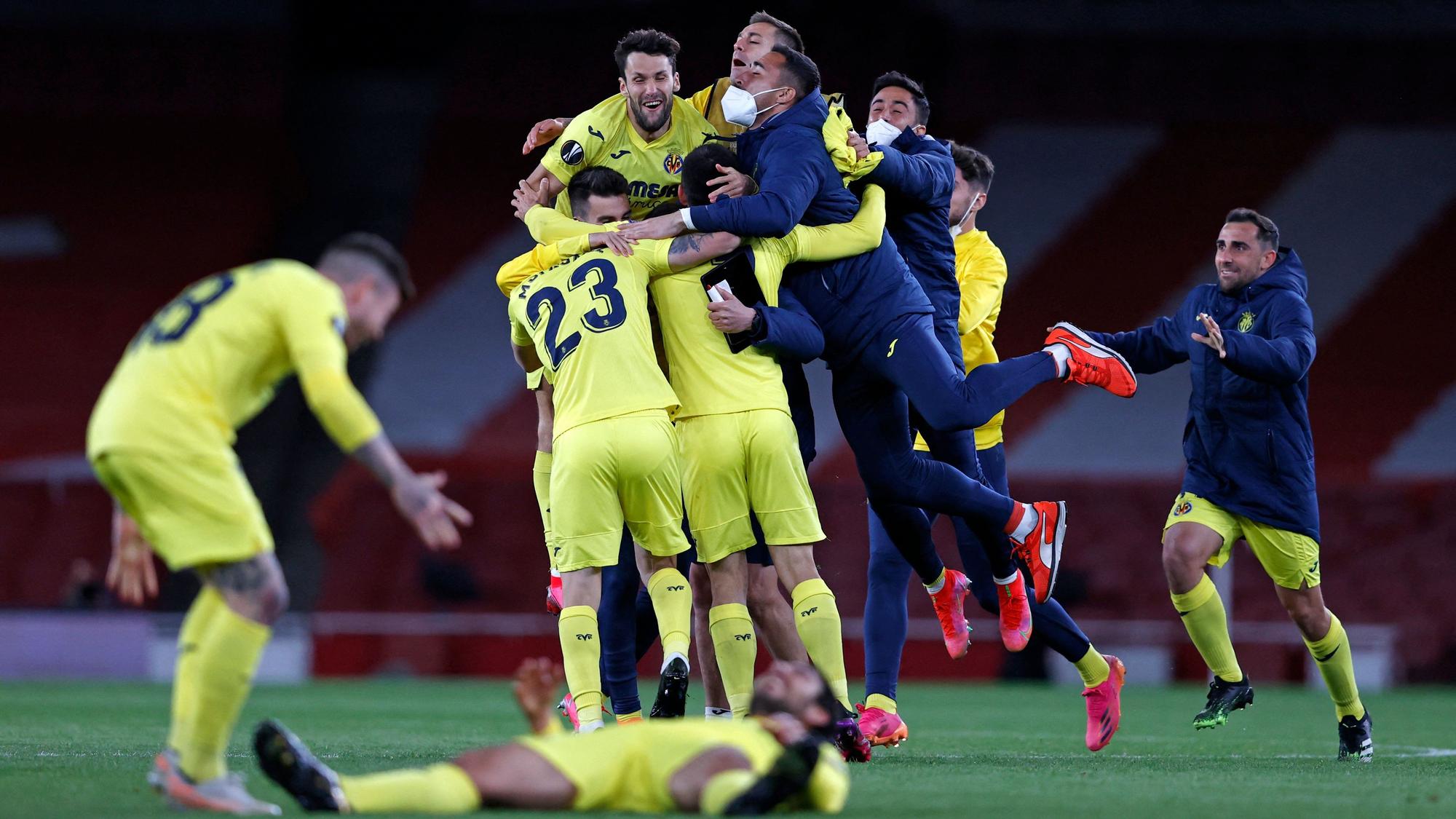 Los jugadores del Villarreal celebran la clasificación para su primera final europea, este jueves en Londres.