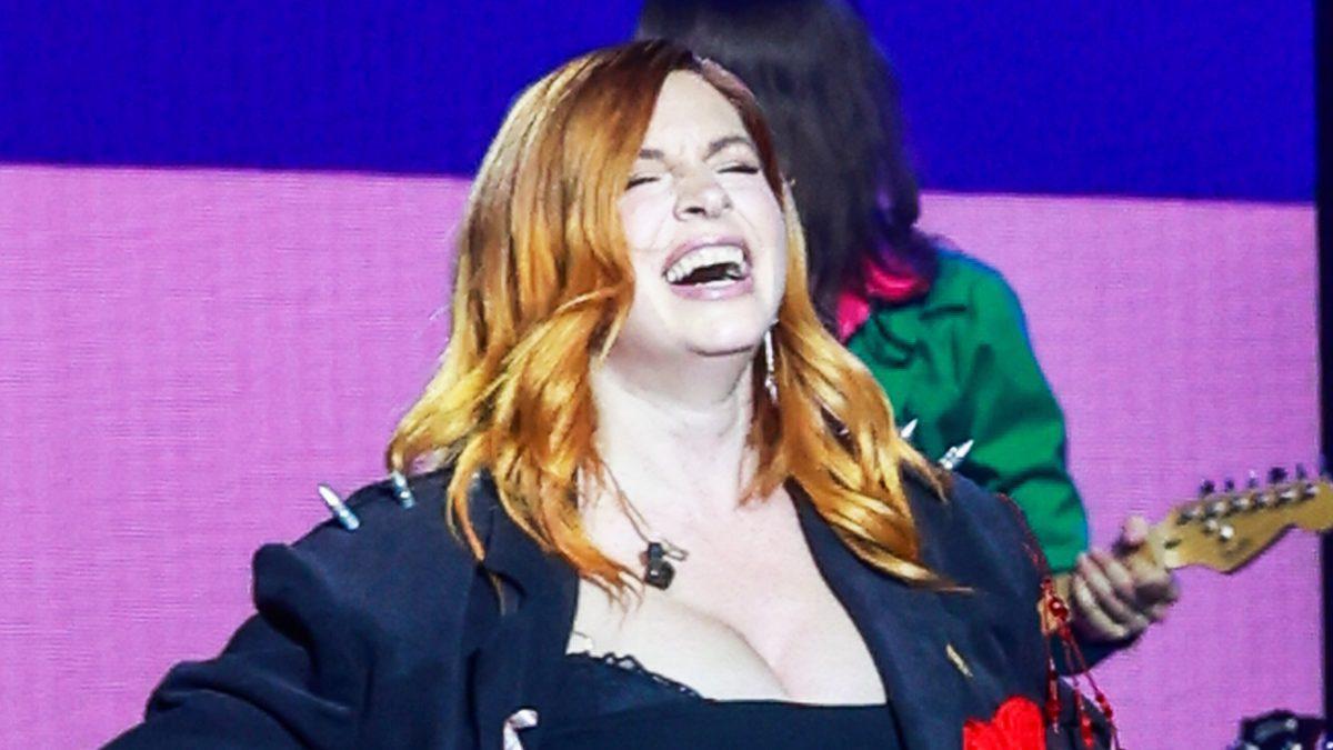 Leire Martínez llora en un concierto tras la vuelta de La Oreja de Van Gogh