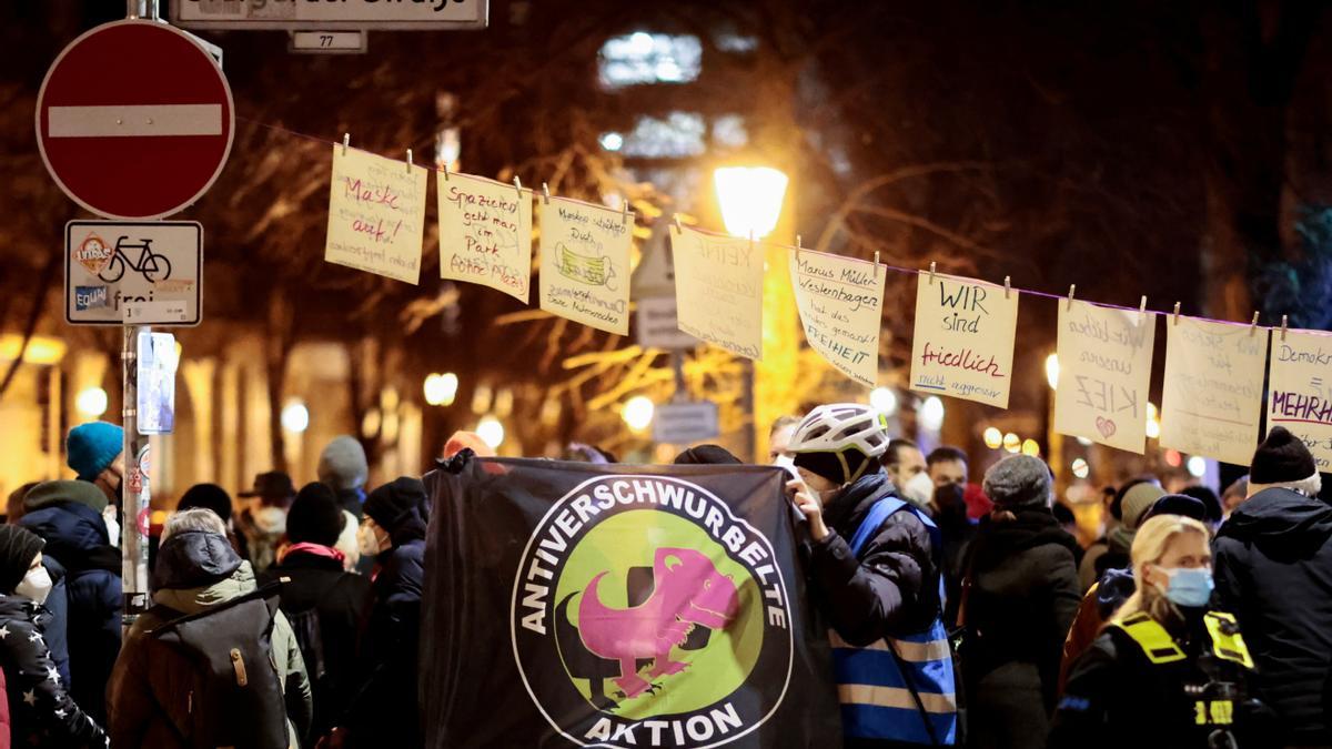 Manifestantes anti restricciones en Berlín.