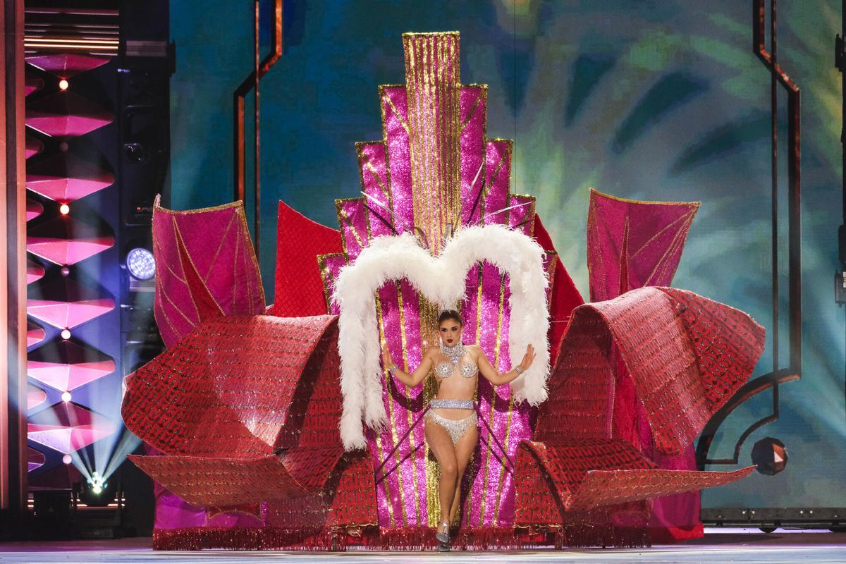 Coraima Martín Sánchez, candidata de Martinges Propiedades, presenta la fantasía de Juan Jesús Perdomo García: «Welcome to Las Vegas»