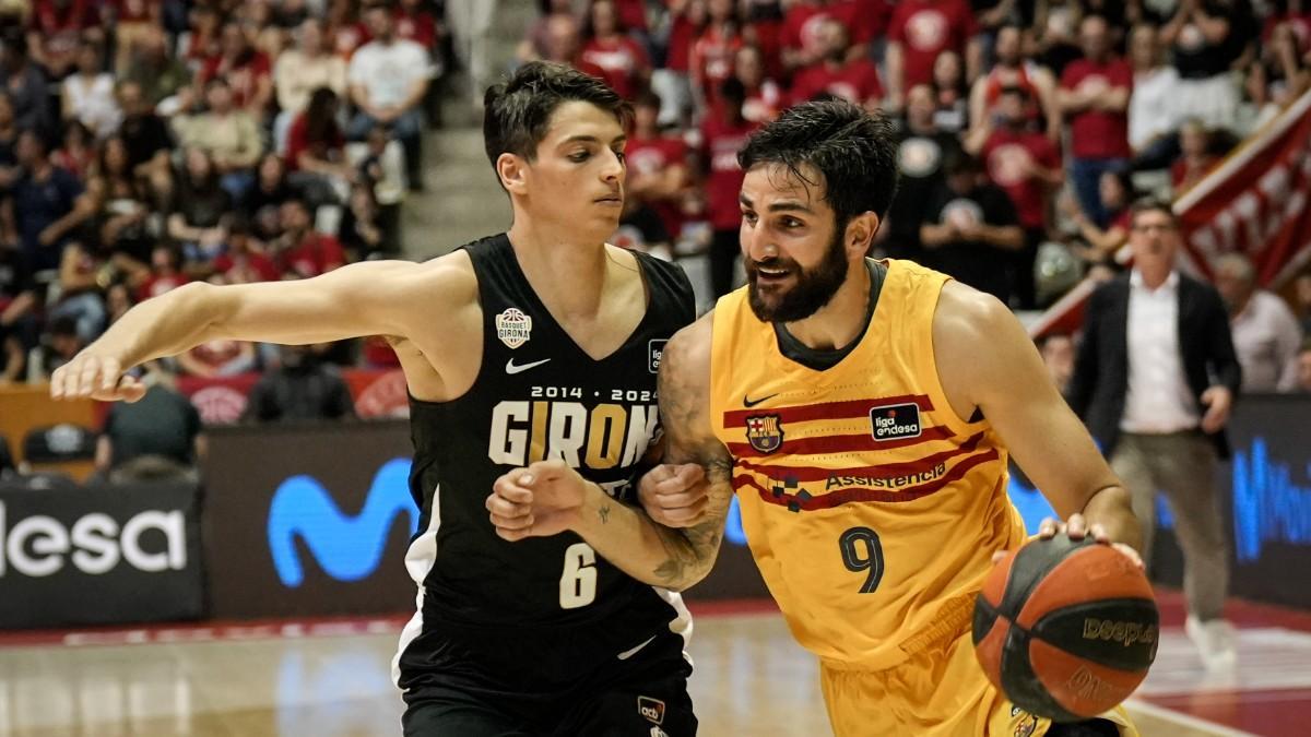 Ricky Rubio ataca a Juan Marcos en un lance de juego en Fontajau