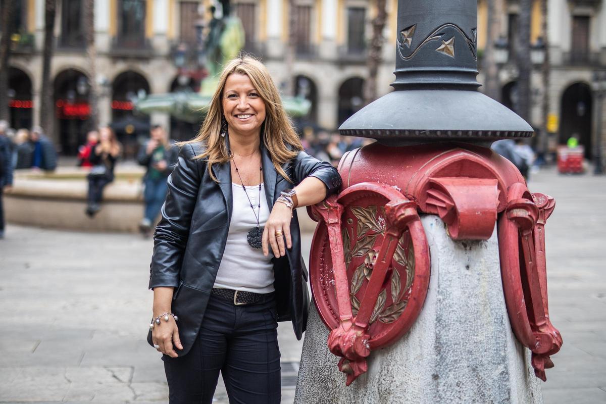 Eva Parera, alcaldable de Valents: «Colau aguanta en les enquestes: o hi ha vot ocult, o molta gent subvencionada» Eva Parera, alcaldable de Valents: «Colau aguanta en les enquestes: o hi ha vot ocult, o molta gent subvencionada»