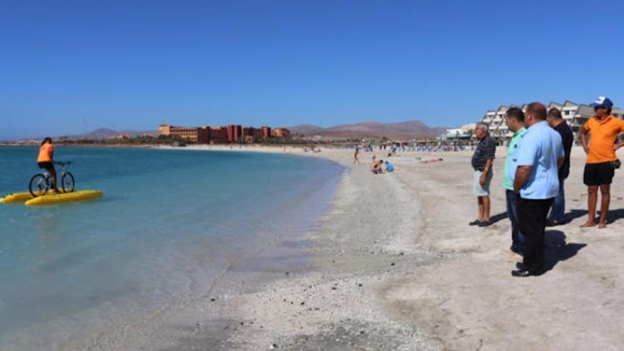 Los empresarios piden una solución urgente para la playa de El Castillo