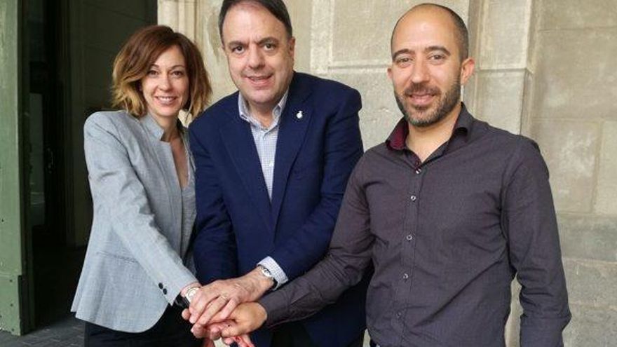 Àuria Caus, Valentí Junyent i Marc Aloy segellant l'acord, ahir