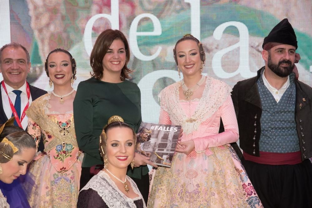 11 falleras mayores desfilan en Fitur para presentar las Fallas