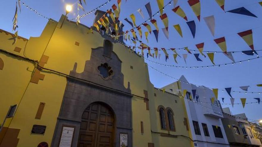 Primera procesión de madrugada de la Virgen del Carmen en La Isleta