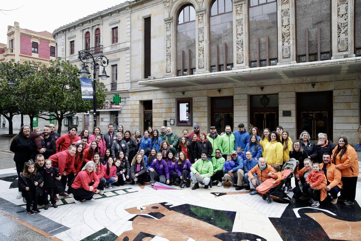 Representantes de las charangas de Gijón, en el Jovellanos.