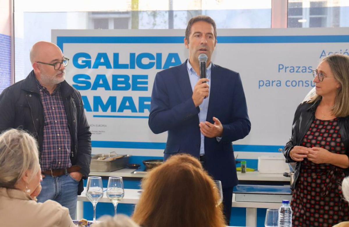Óscar Durán, el conselliero Alfonso Villares y Amalia Goldar.