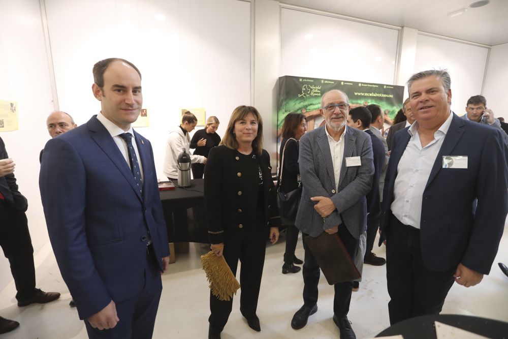 Encuentro empresarial en Sagunt organizado por ASECAM. Recepción y mesa redonda.