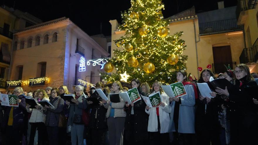 Los villancicos acercan la Navidad a Vila-real con coros por las calles y la Trobada de Nadales