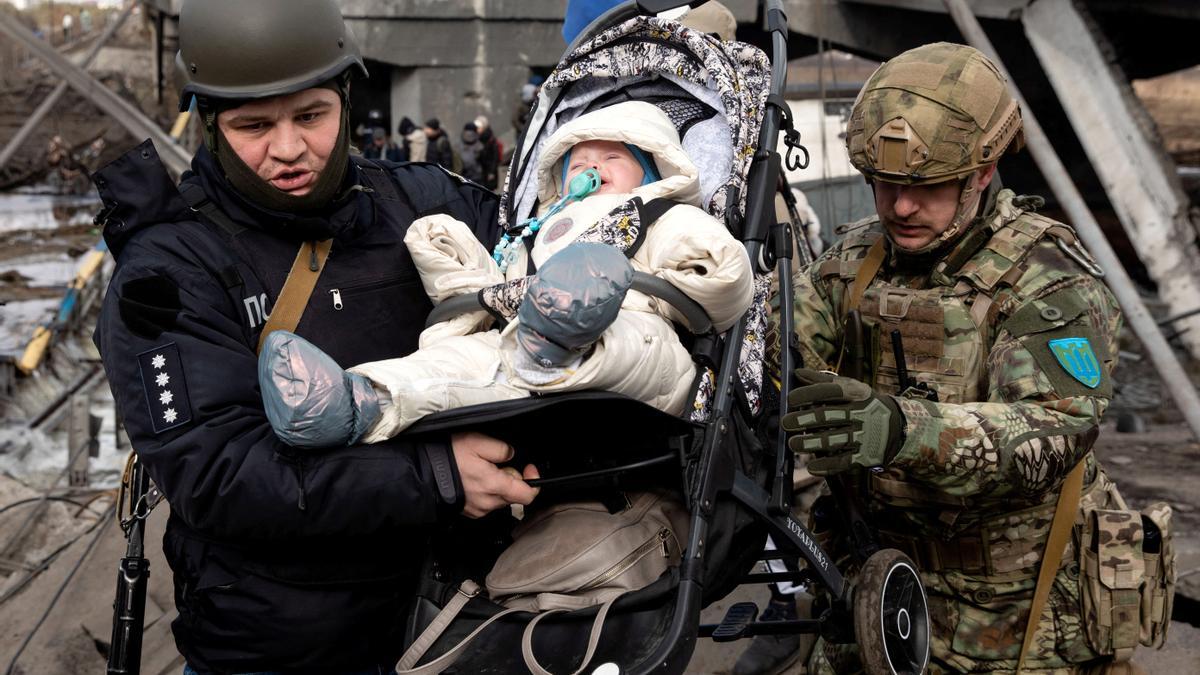 Ucrania denuncia la muerte de 40 niños durante los ataques rusos.