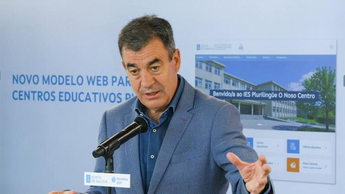 Román Rodríguez, este miércoles, durante la presentación del nuevo modelo de webs para los centros educativos.