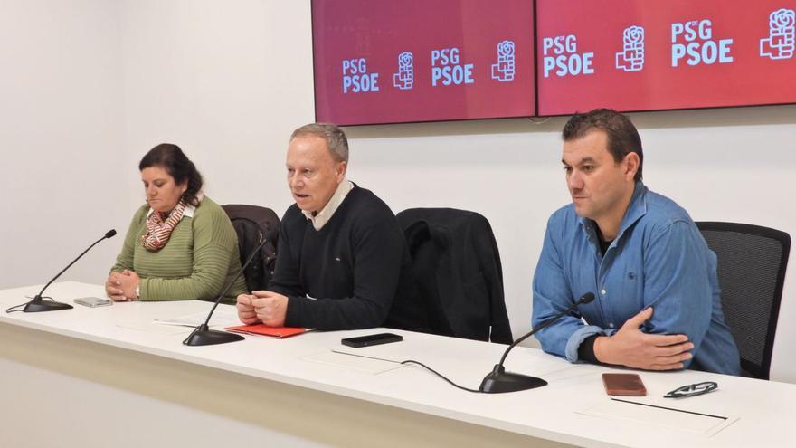 Los diputados del PSOE, presenado su iniciativa de cambio legislativo. |  // FERNANDO CASANOVA