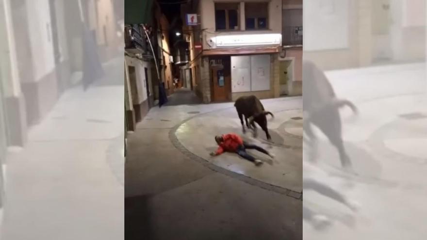 Vídeo: Un joven en la uci tras una cogida en un acto taurino