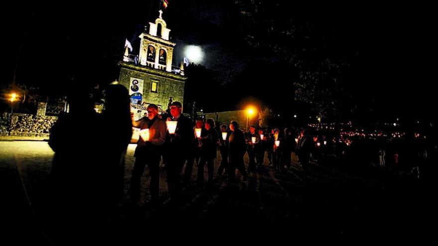 Procesión de antorchas que abre las fiestas de La Saleta en los últimos años.