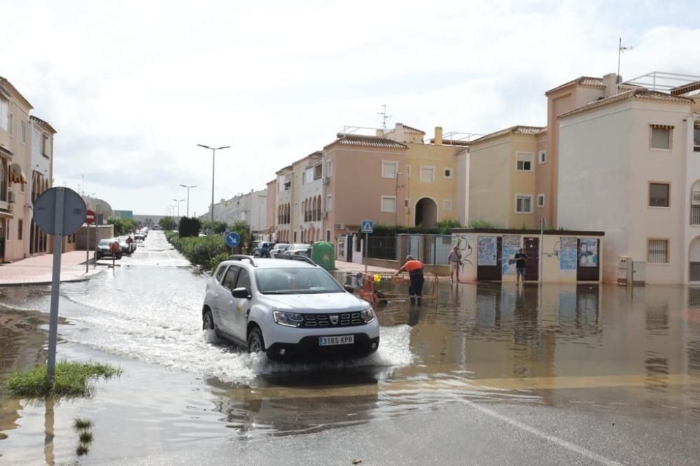 Torrevieja amanece con las calles inundadas