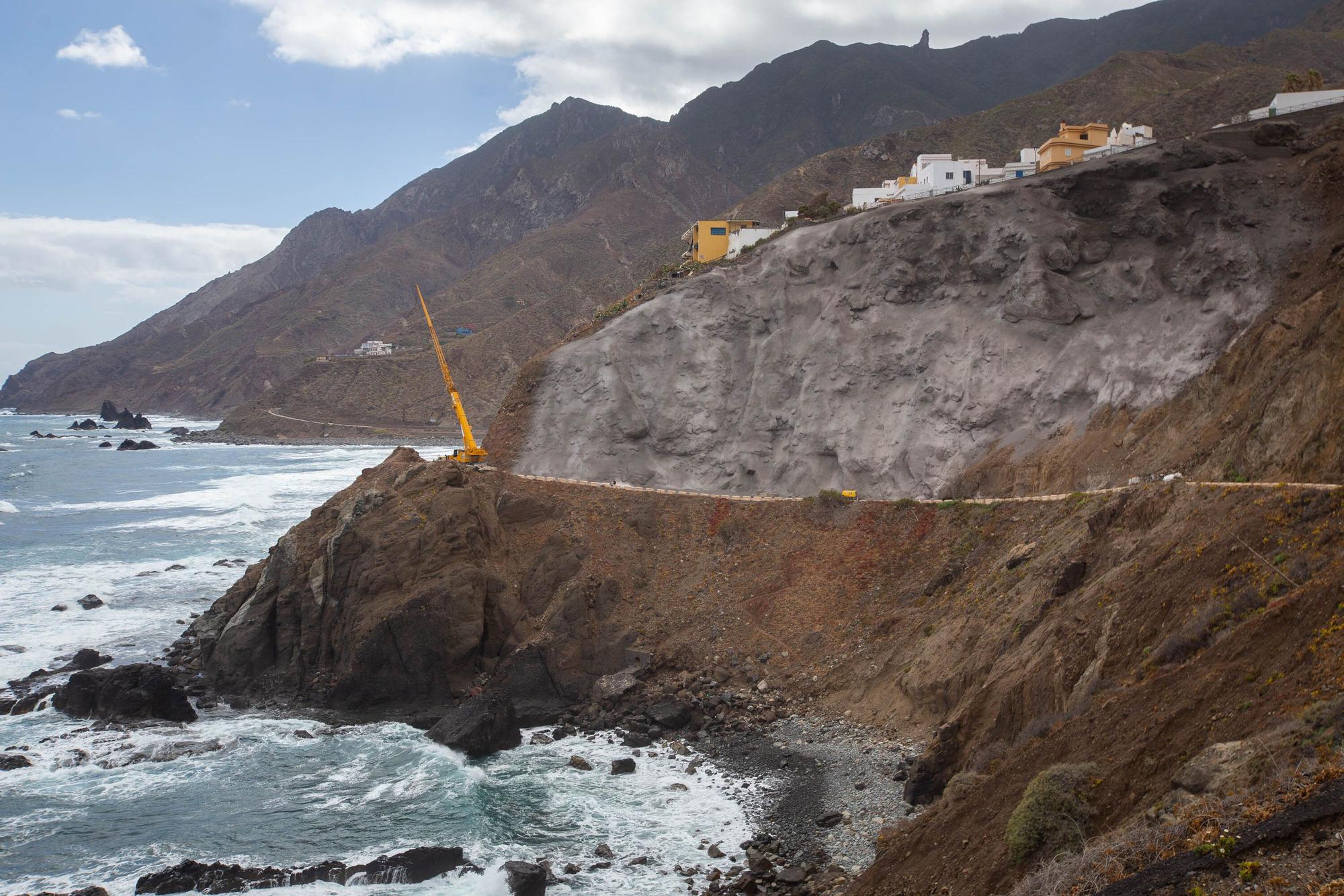 Obras en el talud de Almáciga