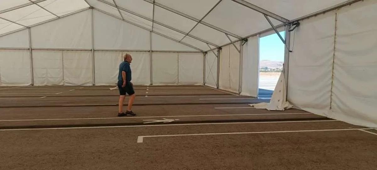 El alcalde de Calamocha, en la carpa instalada para observar el eclipse.