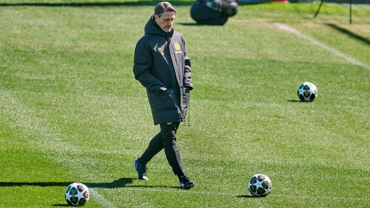 Niko Kovac, el técnico del Dortmund, en el entrenamiento que ha realizado con su equipo en Alemania antes de volar a Barcelona.