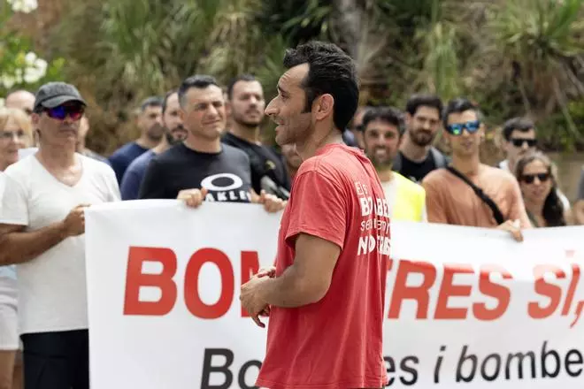 Interior propone sancionar a un bombero por sus "mensajes machistas" tras un manifiesto crítico de un centenar de efectivos del cuerpo