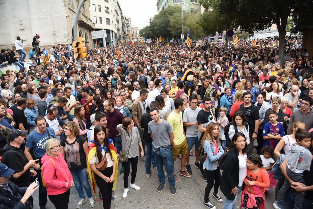 Multitudinària manifestació contra la violència a Manresa