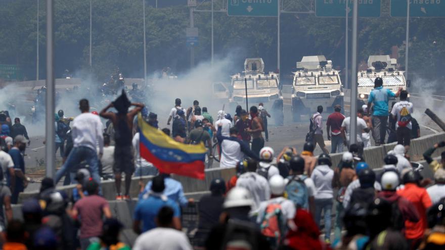 Tensión en Venezuela por el alzamiento militar de Guaidó contra Maduro