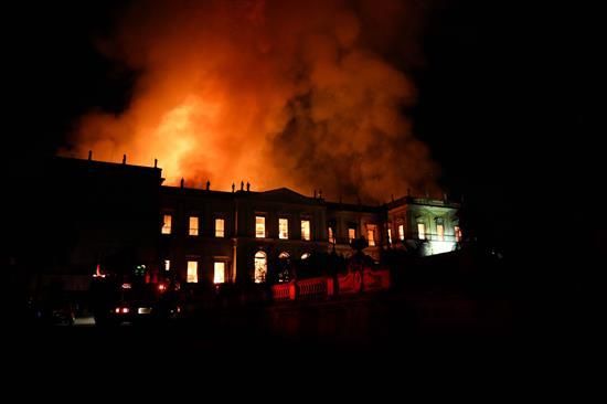 Un incendio consume el Museo Nacional de Río de Janeiro