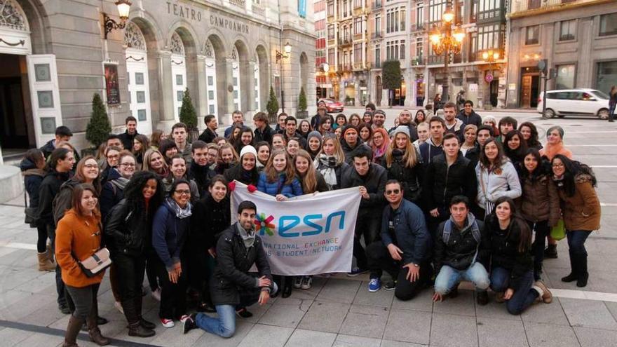 Una visita guiada por Oviedo para recibir a los nuevos &quot;Erasmus&quot;