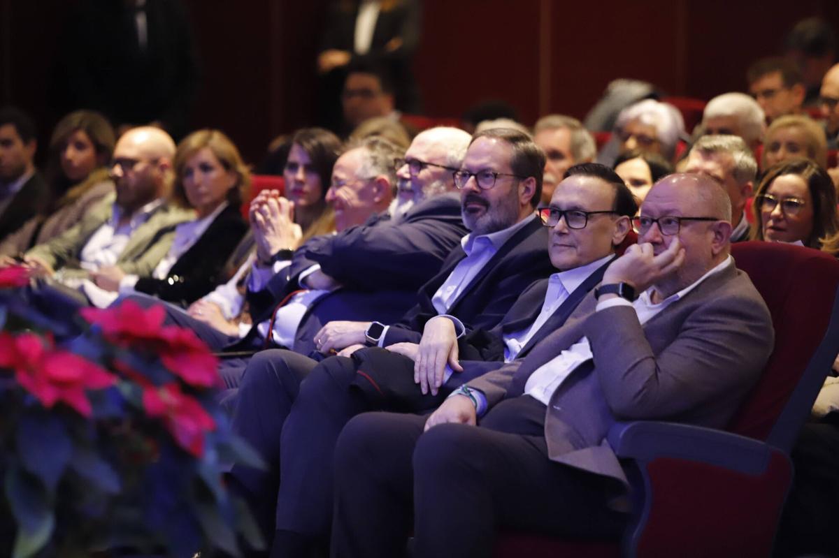 La presentación del libro de Juanma Moreno, en imágenes