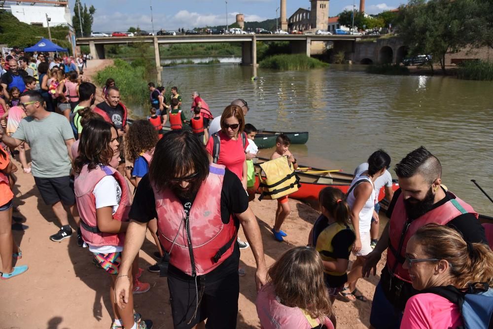 Més de 170 persones participen en la sisena Competició de Canoes al riu de Sallent