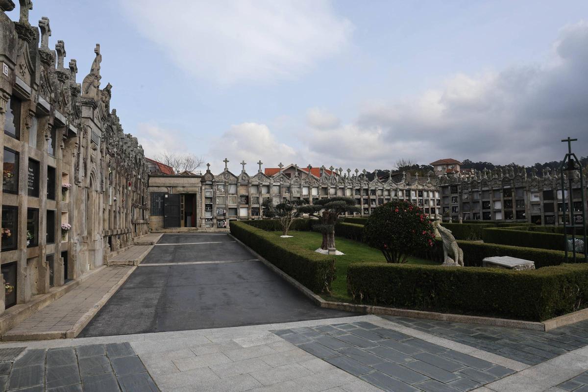 Interior del cementerio, con sus jardines