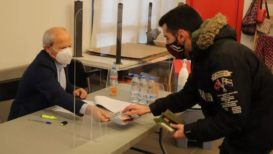 Montilla, presidente de una mesa electoral de Sant Just Desvern