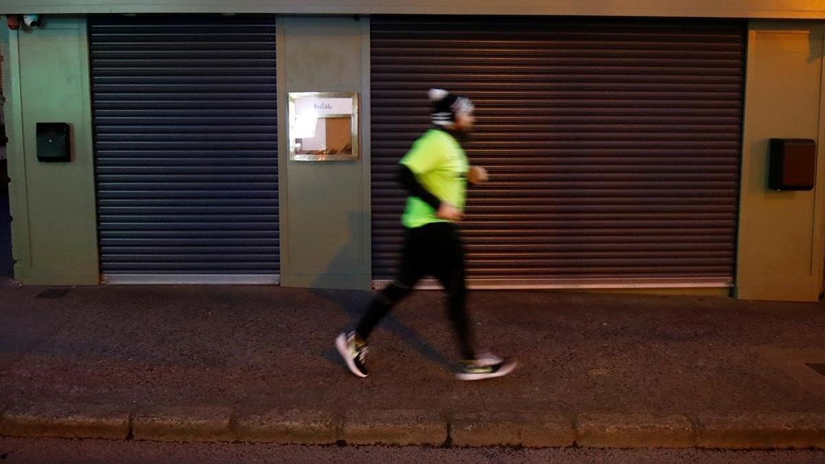 rpaniagua52847388 a runner jogs past the shuttered bastible restaurant  after 200321195726