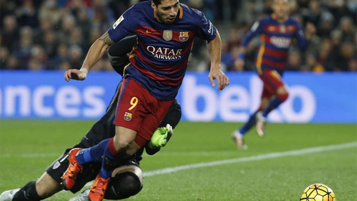 El penalti de Iraizoz a Luis Suárez, el décimo que le pitan a favor al FC Barcelona