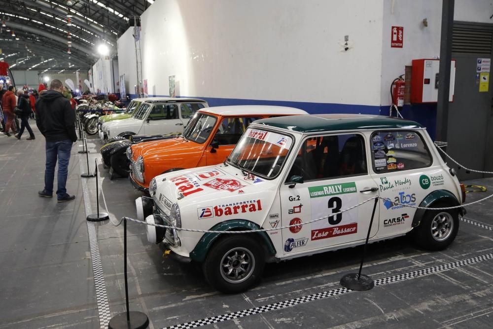 El coche del pasado llega a Vigo. // Alba Villar