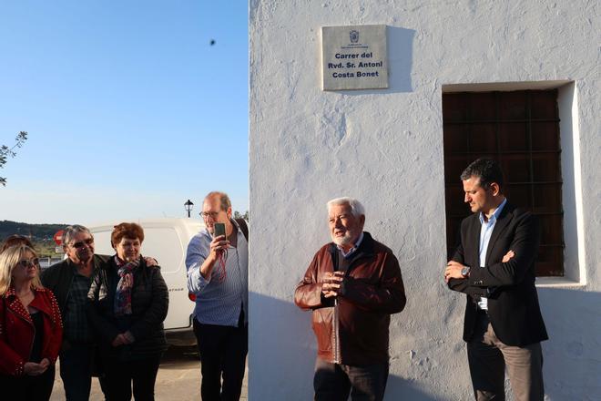 Sant Antoni cambia el nombre de una calle de Sant Mateu en homenaje a Antoni Costa Bonet