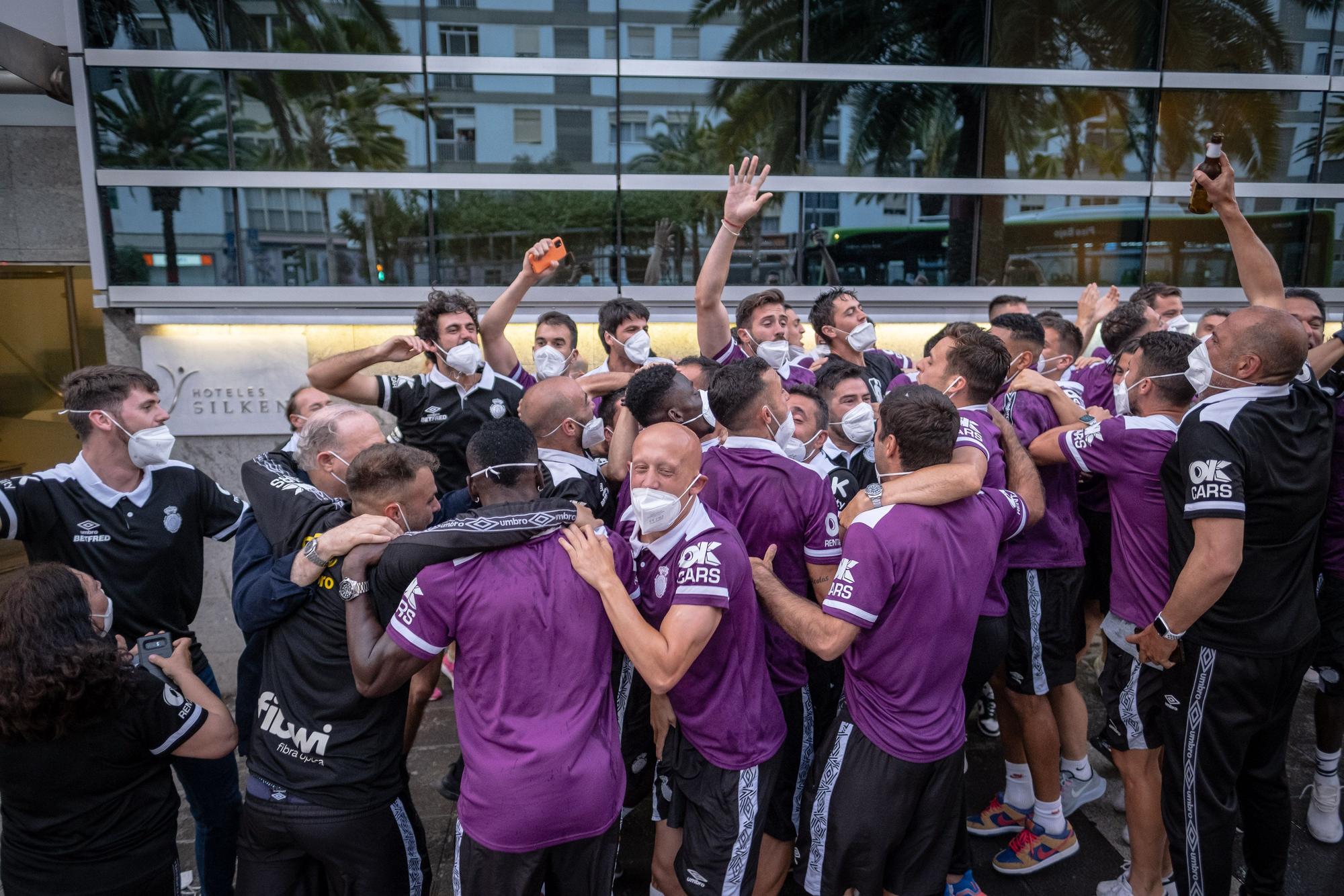 Los jugadores del Mallorca celebran que el ascenso a Primera