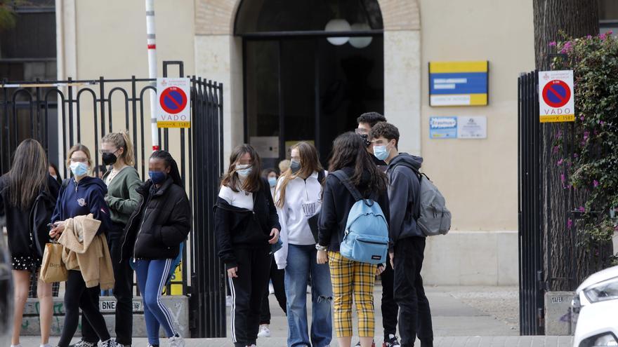 UGT y la plataforma de docentes contra los ámbitos suman fuerzas