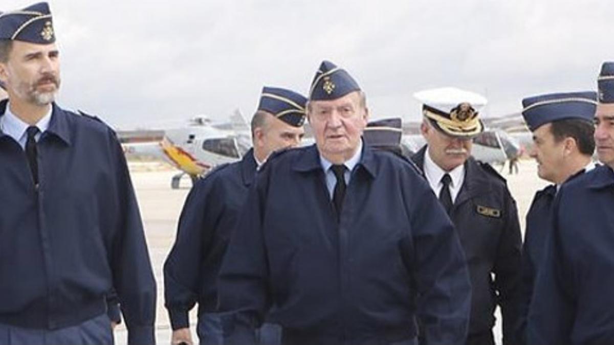 Felipe VI y Juan Carlos I, en el acto de Torrejón de Ardoz, hoy.