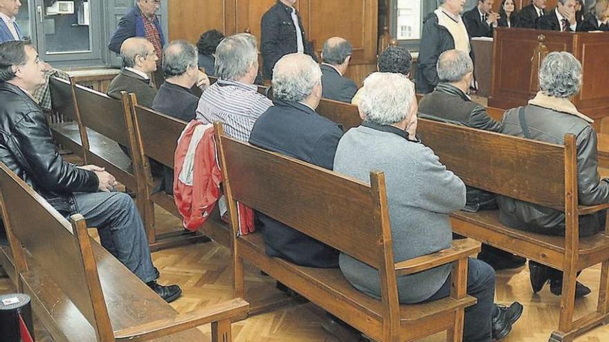 Juicio por el fraude del gasóleo en la Audiencia Provincial de Pontevedra. // Rafa Vázquez