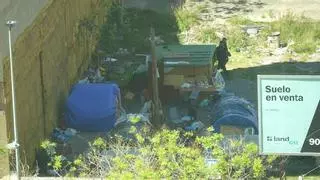 La Policía Local desmantela un asentamiento de chabolismo e insalubridad junto a El Corte Inglés de Castelló