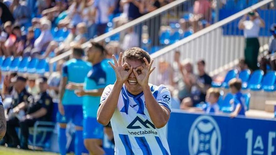 Atlético Baleares feiert den Sieg.