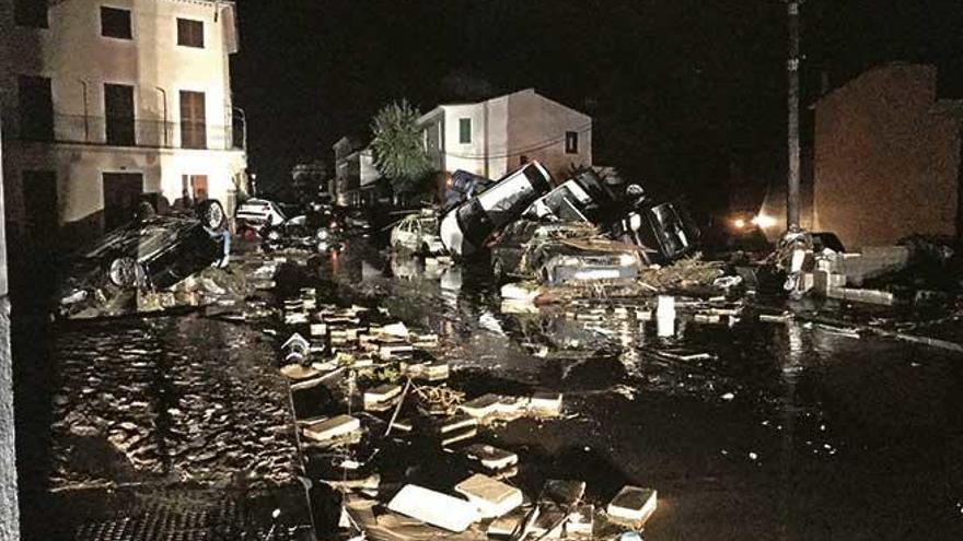 La carretera de Son Servera, en pleno casco urbano de Sant Llorenç, a las 23 horas.