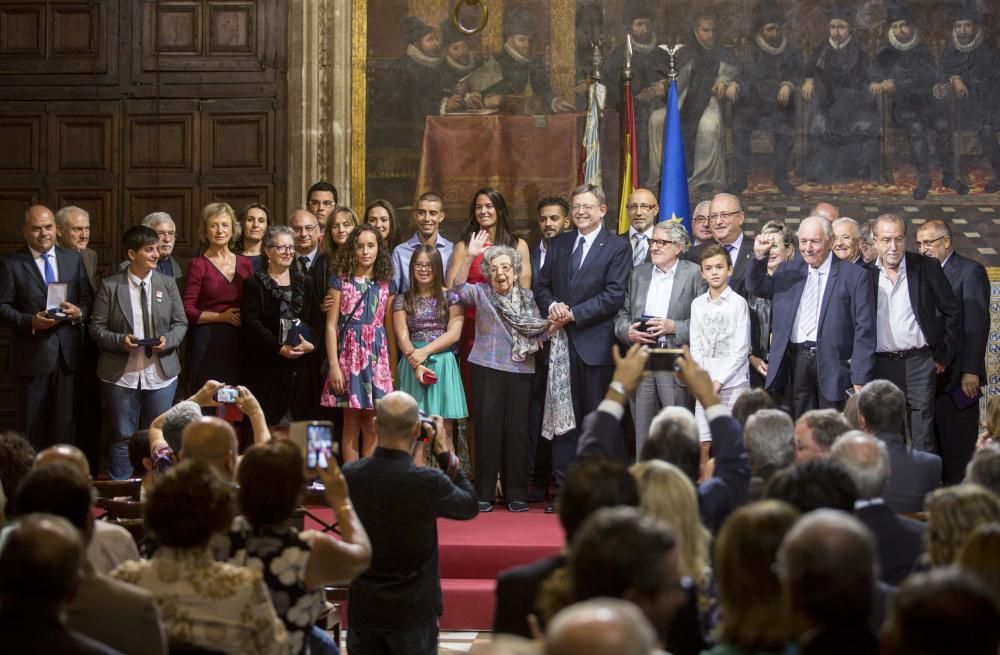 Entrega de distinciones de la Generalitat el 9 d'Octubre