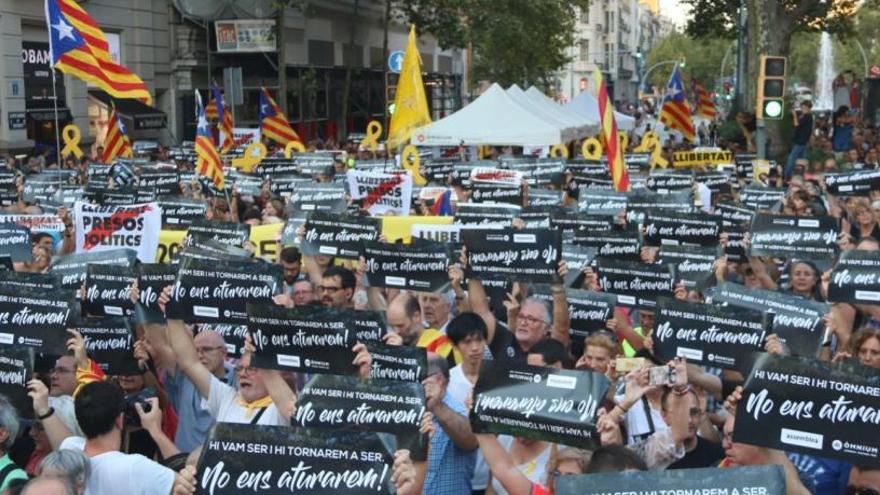 L&#039;ANC, Òmnium i els CDR convoquen una marxa l&#039;1-O per reclamar la República