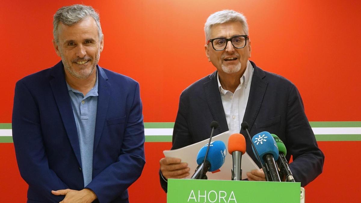 Ignacio López, diputado en el Congreso por Málaga, y Josele Aguilar, diputado en el Parlamento andaluz, en rueda de prensa en la sede del PSOE