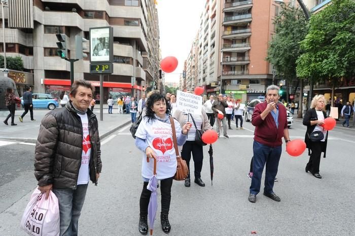 Manifestación de afectados por el cierre de iDenta