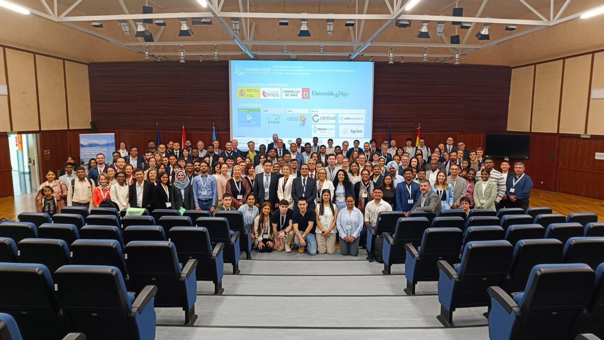 Foto de familia de los asistentes al congreso, ayer, en la Escuela de Ingeniería Industrial.