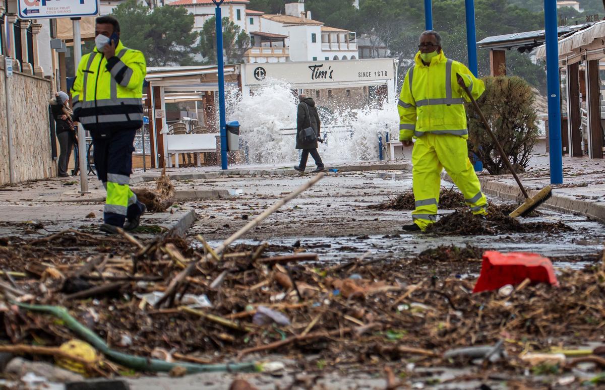 La borrasca Bella provoca grandes destrozos en el Port d'Andratx